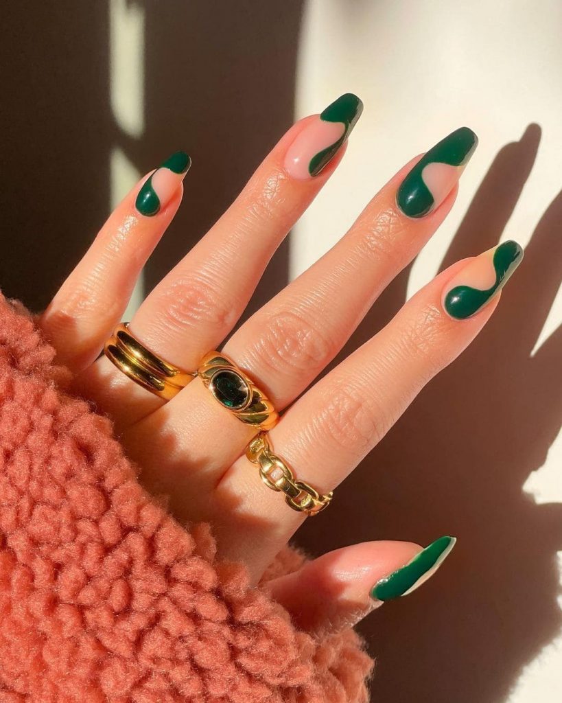  These Elegant Green Shade for Christmas nail inspo 