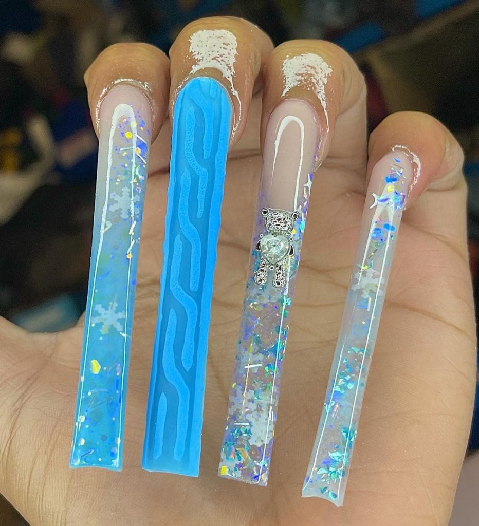 This Blue-long nails’ winter nail design
