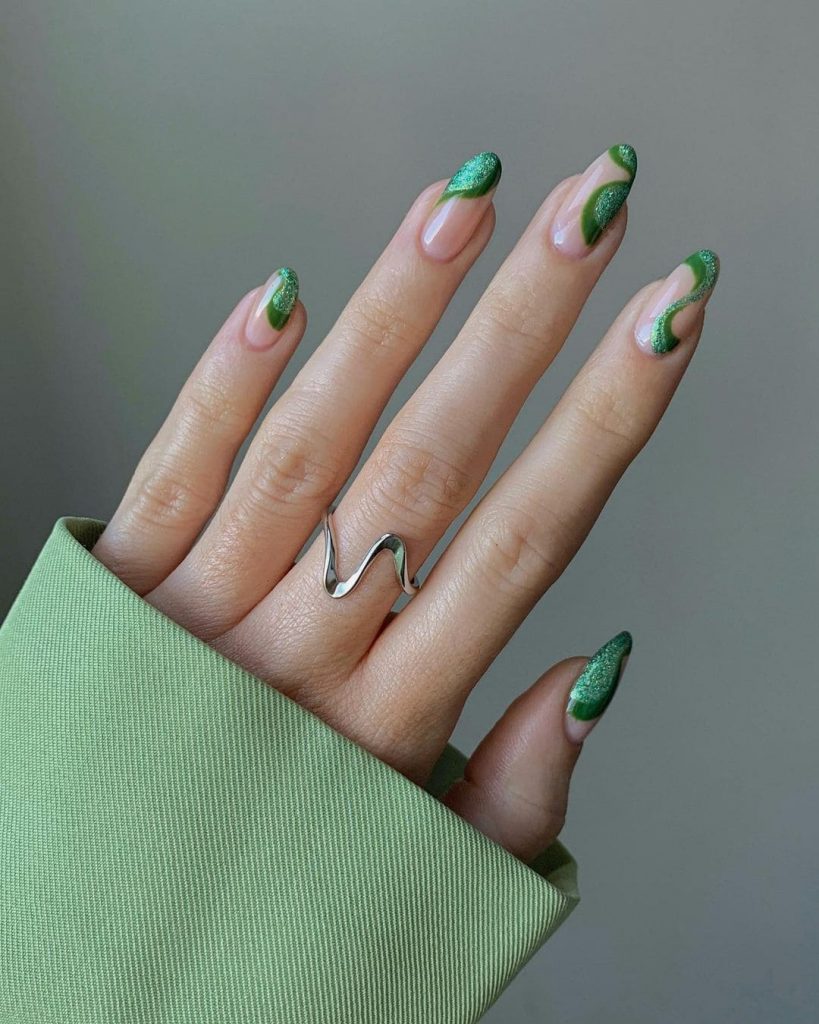 The Grinch Chirstmas Nail Art Idea