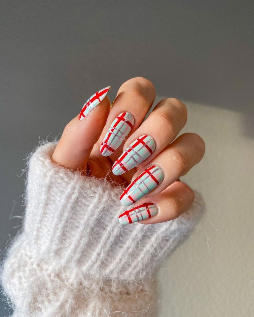These Peppermint Plaid Nails for festive season