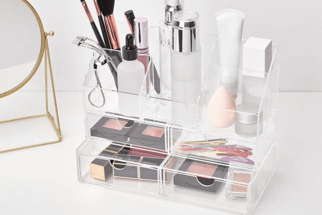 Makeup Storage with Both Compartments and Drawers