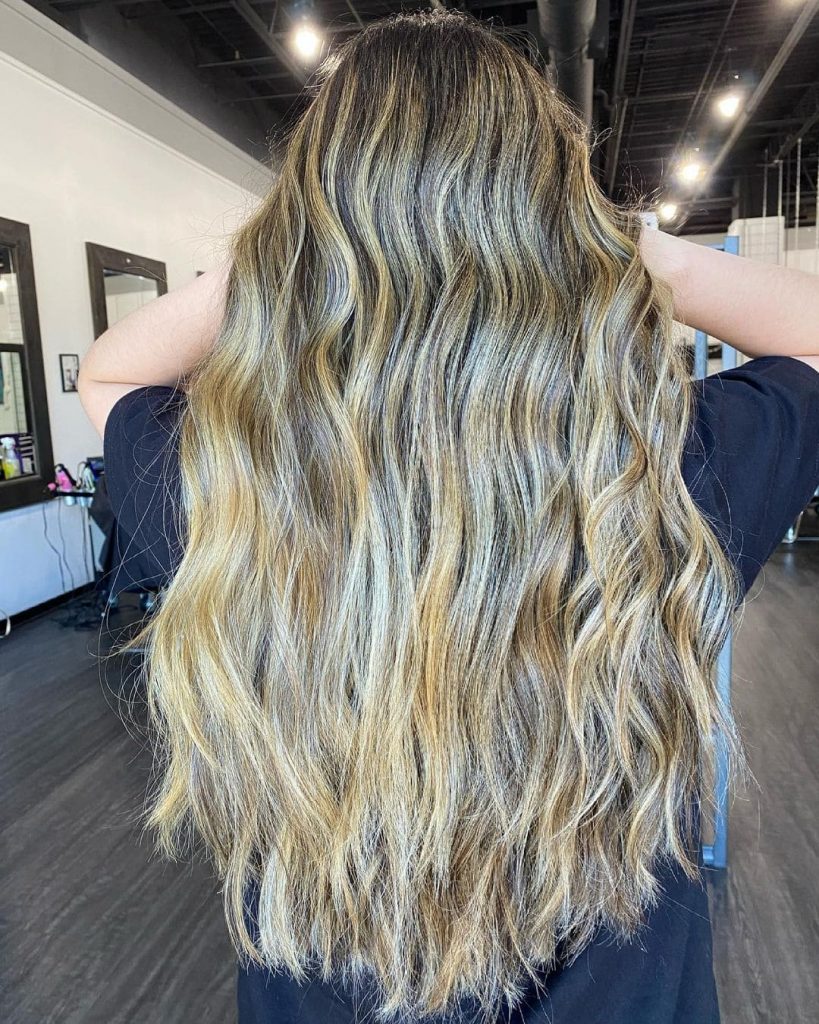 This blonde-highlights design will be unique to rock your brown hair this year