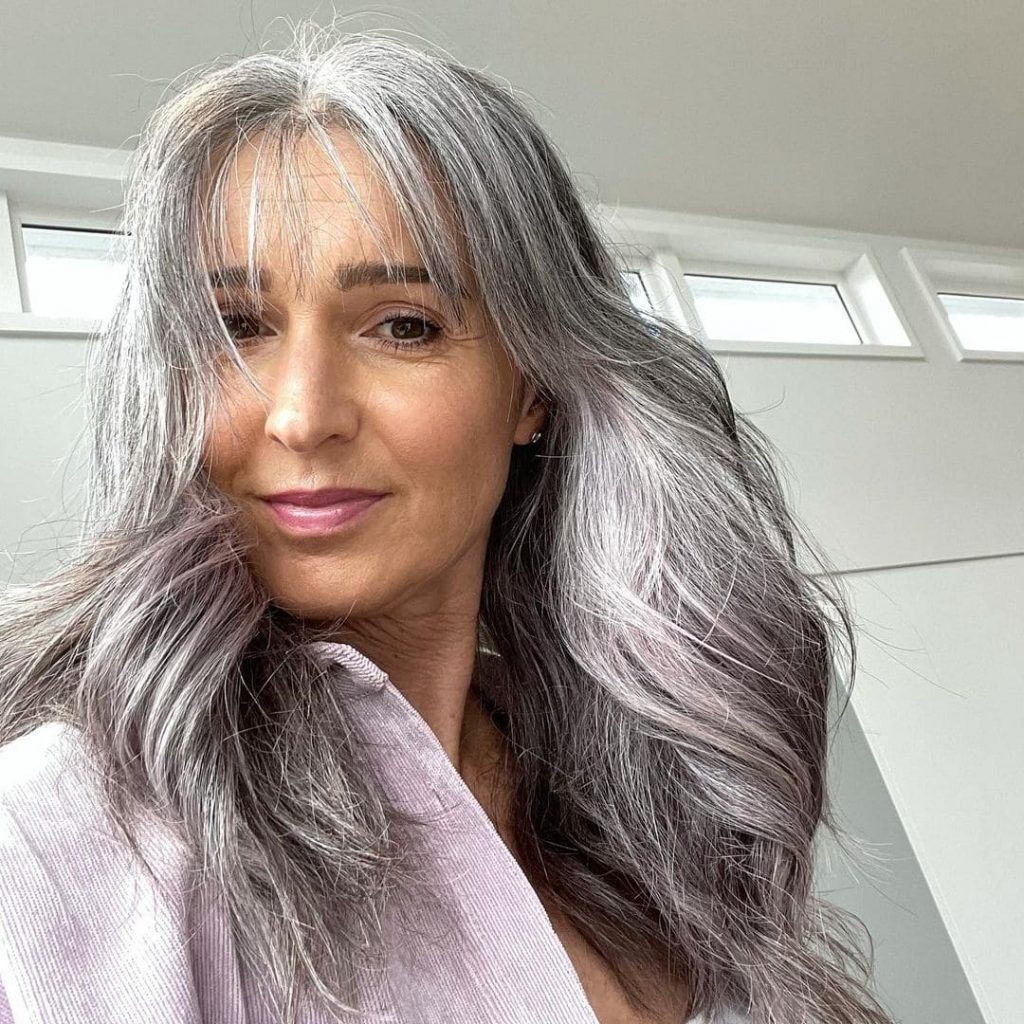 neat silver hairstyle 