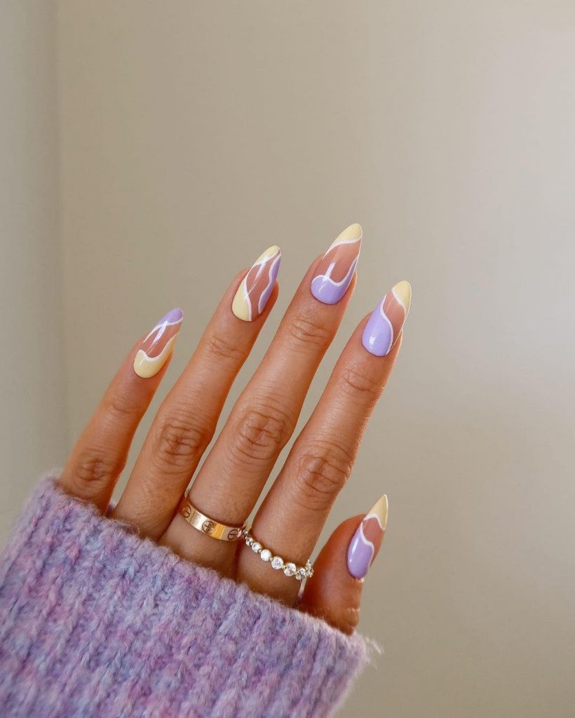 This Purple and Yellow Pastel look for Christmas nail colors inspo