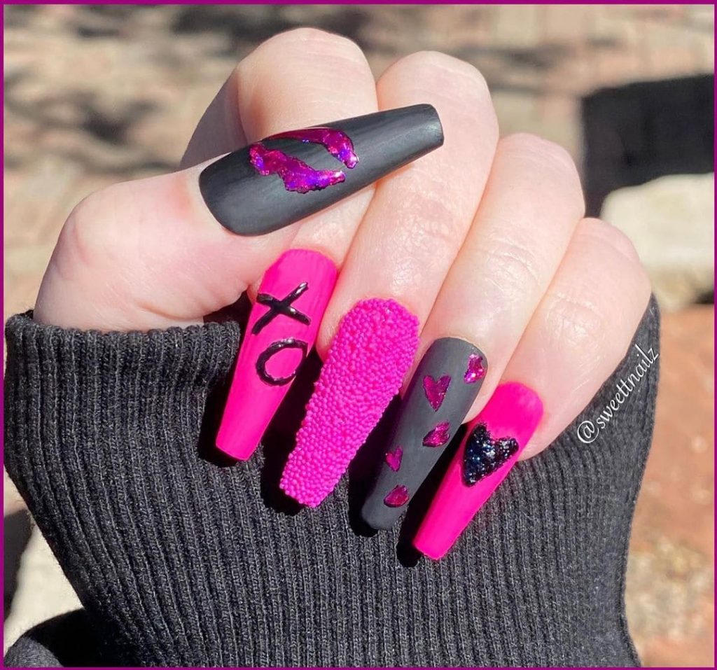 This sexy valentine's nail design will make you more attractive on your dinner date