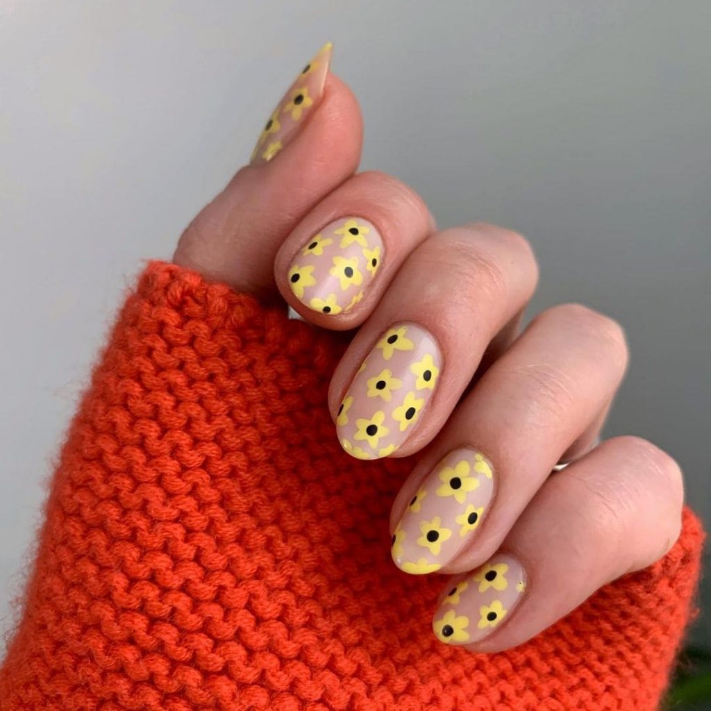yellow daisy spring nails