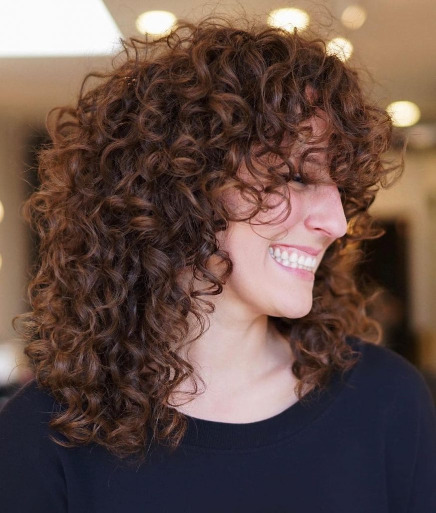 40+ Trendy Wolf Cut Curly Hair For A New Makeover