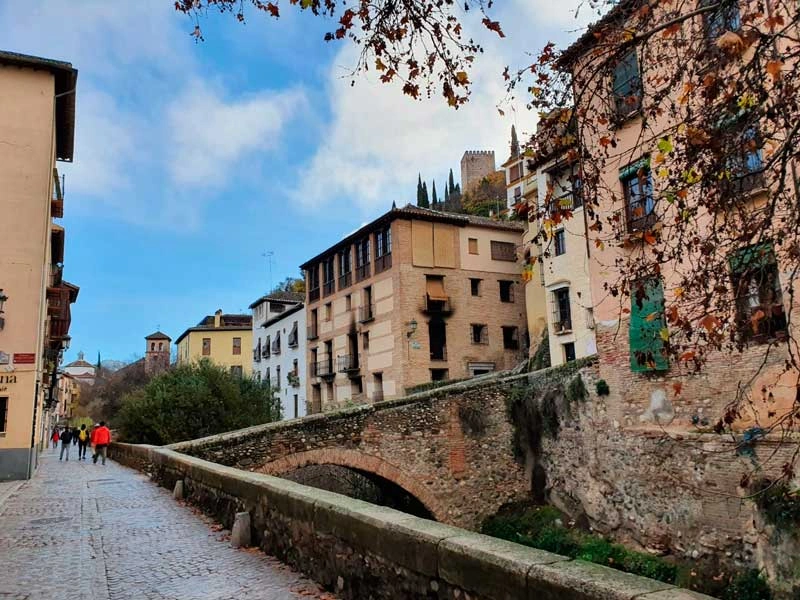 Paseo de los Tristes and Carrera del Darro